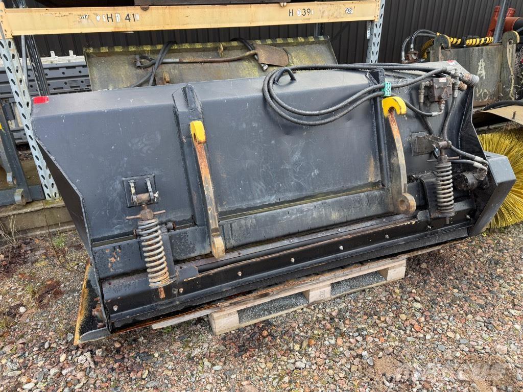 JCB 413 S Gumikerekes homlokrakodók