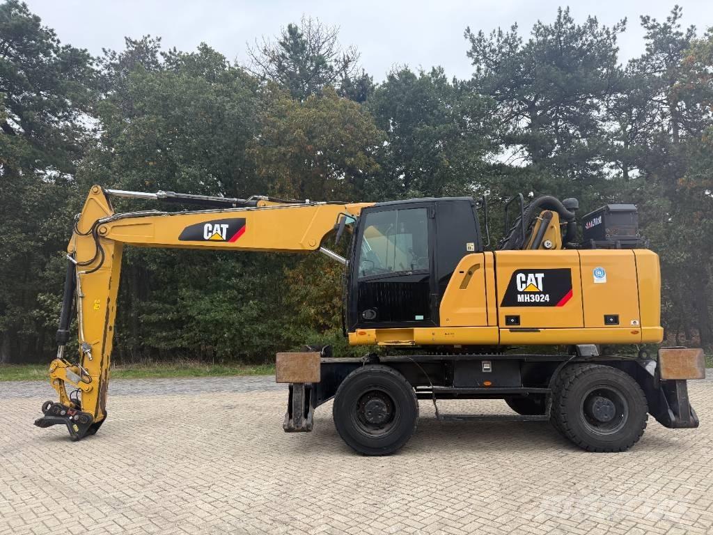 CAT MH 3024 Gumikerekes kotrók