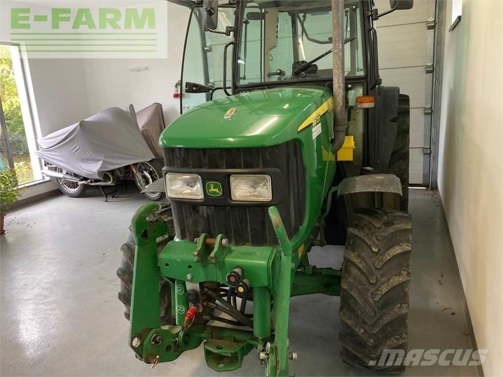 John Deere 5515F Traktorok