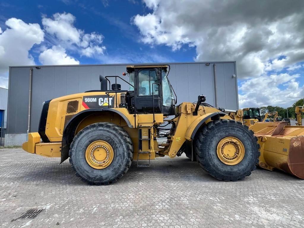 CAT 980M Gumikerekes homlokrakodók