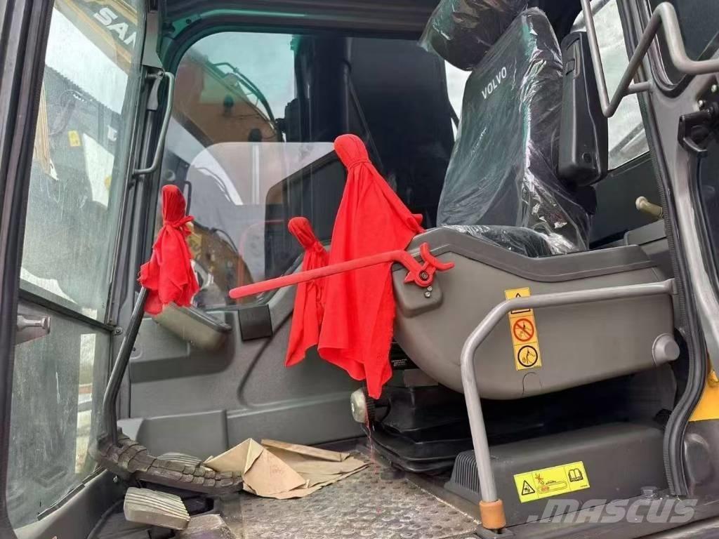 Volvo 240 Lánctalpas kotrók