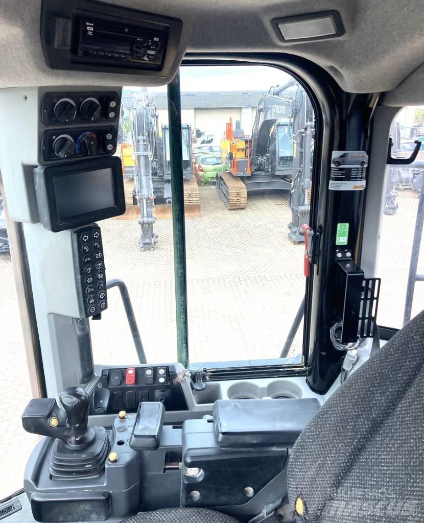 CAT 972 M Gumikerekes homlokrakodók