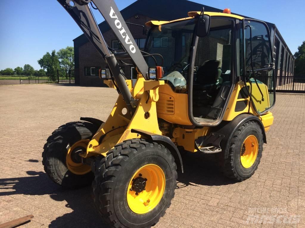 Volvo L 25 F Gumikerekes homlokrakodók