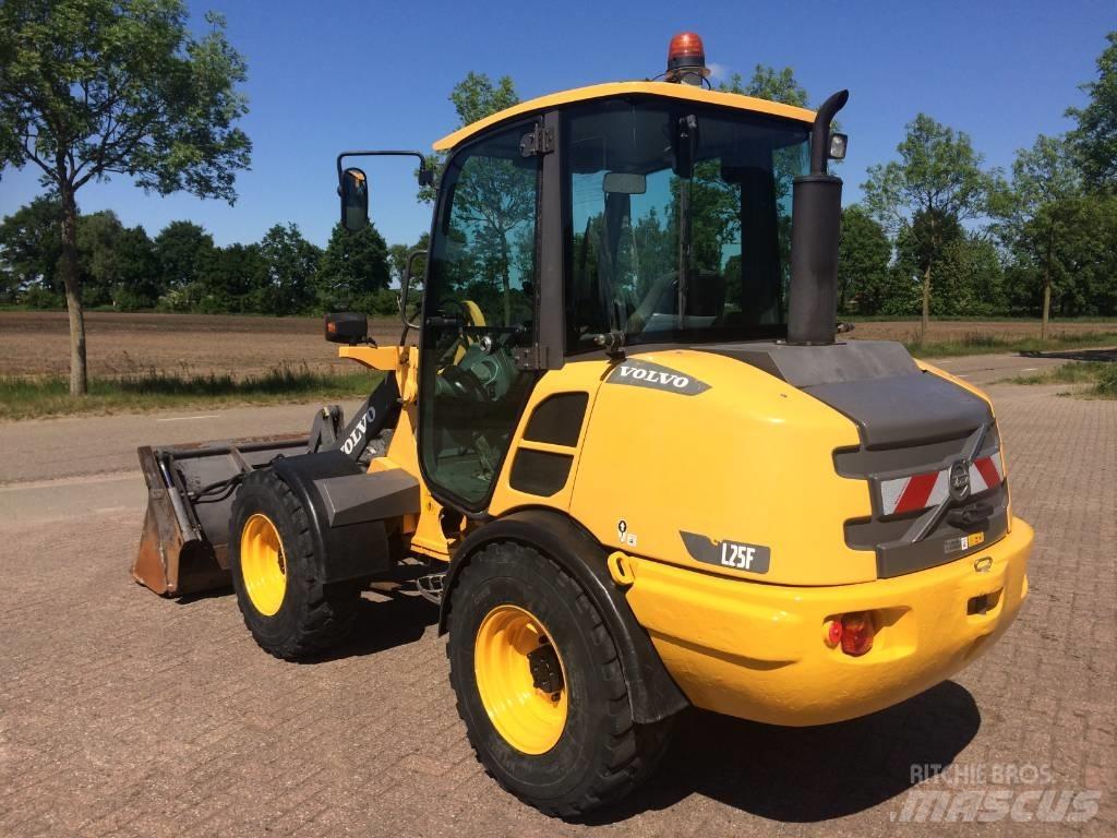 Volvo L 25 F Gumikerekes homlokrakodók