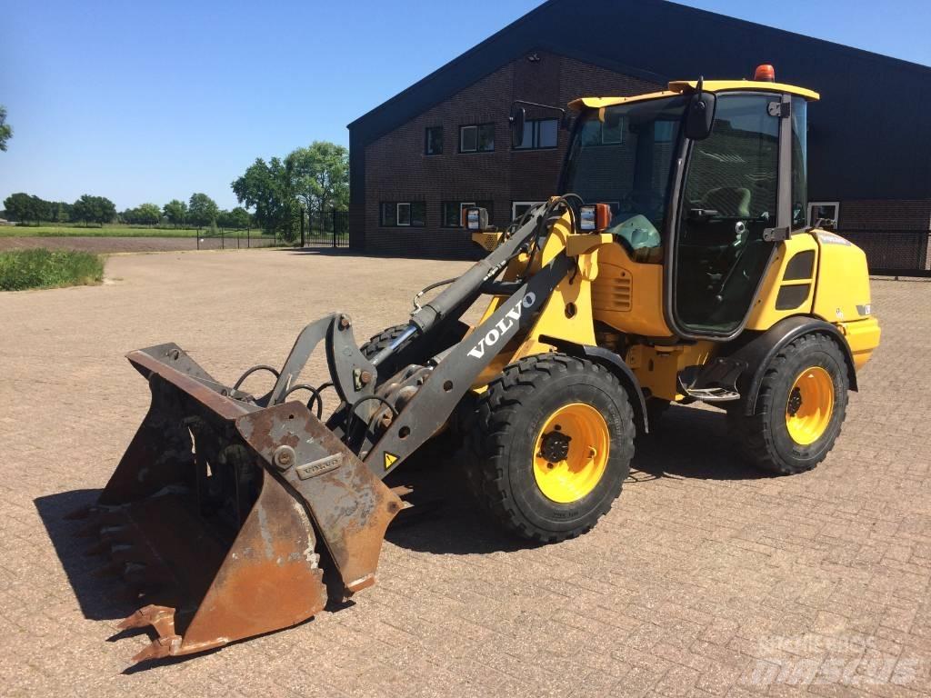 Volvo L 25 F Gumikerekes homlokrakodók