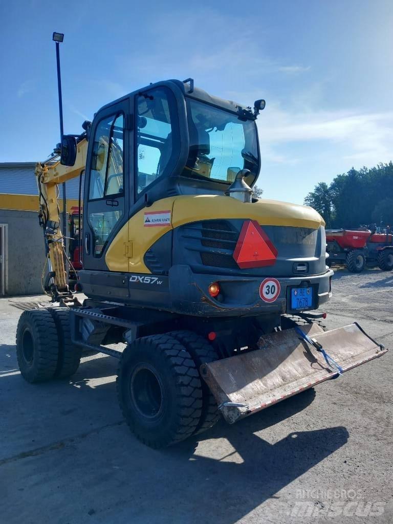 Doosan DX 57 W-5 Gumikerekes kotrók