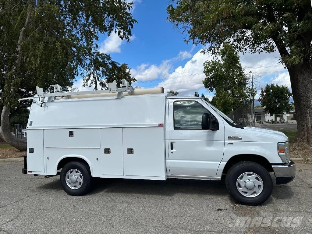 Ford E 350 Kis teherszállító/Platós kocsi