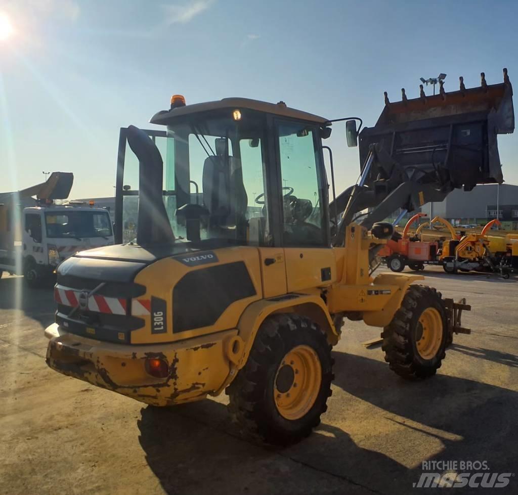 Volvo L30G Gumikerekes homlokrakodók