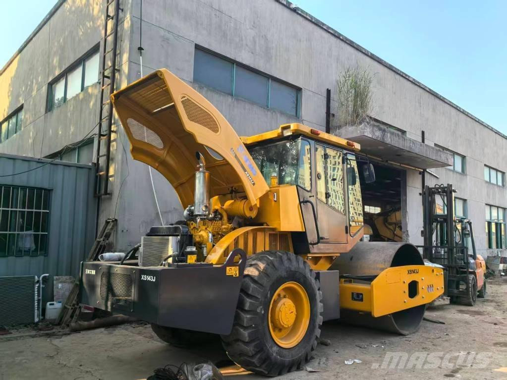 XCMG XS 142 J Egydobos hengerek