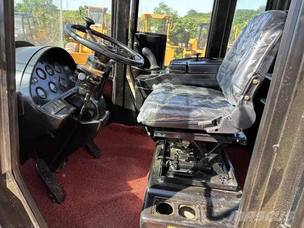 CAT 966H Gumikerekes homlokrakodók