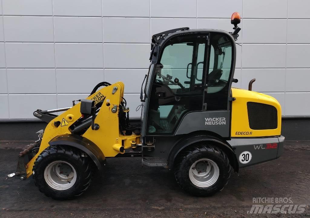 Wacker Neuson WL 32 Gumikerekes homlokrakodók