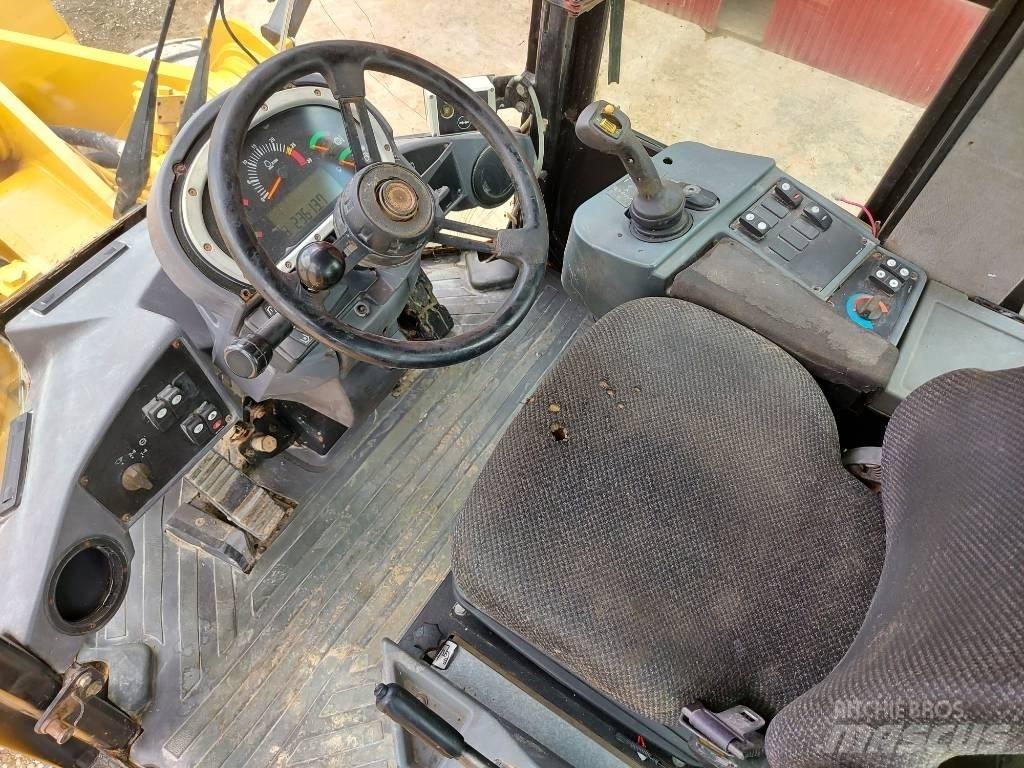 CAT 938 H Gumikerekes homlokrakodók