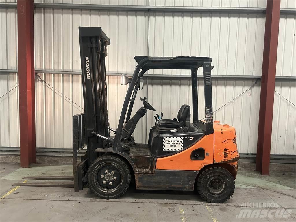 Doosan D25S-5 Dízel targoncák