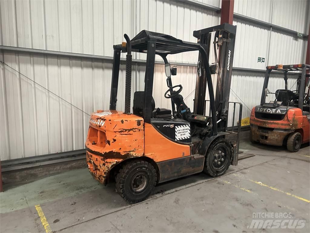 Doosan D25S-5 Dízel targoncák
