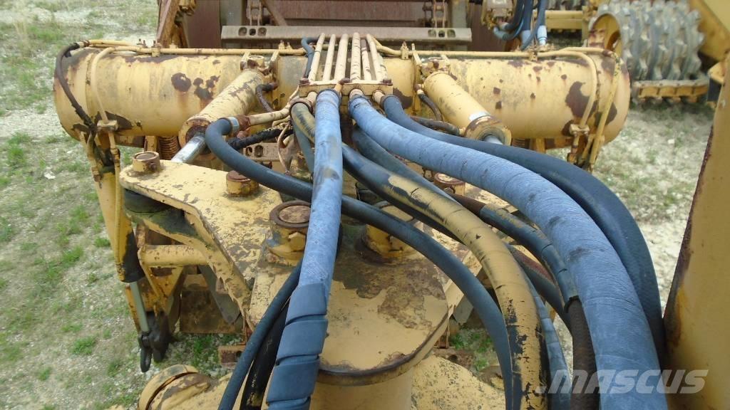 International 412B Földnyesők (szkréperek)