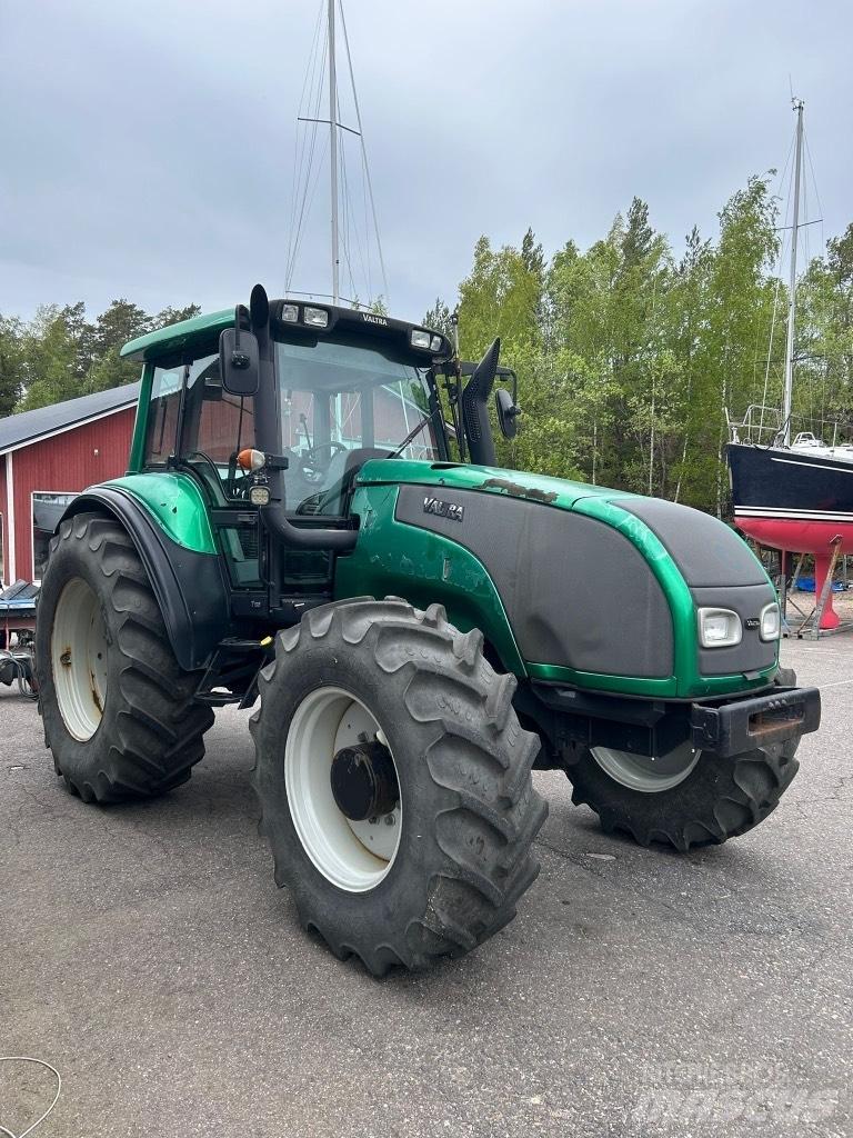 Valtra T 150 Traktorok