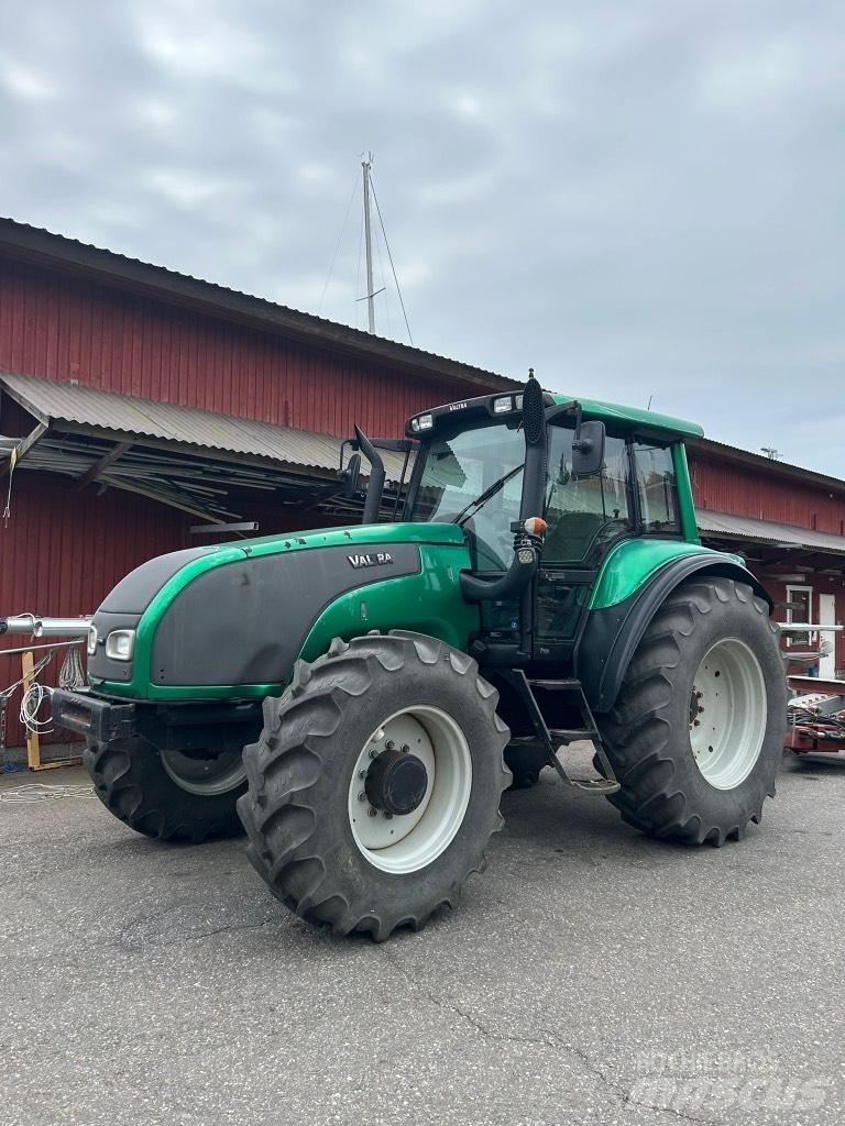 Valtra T 150 Traktorok