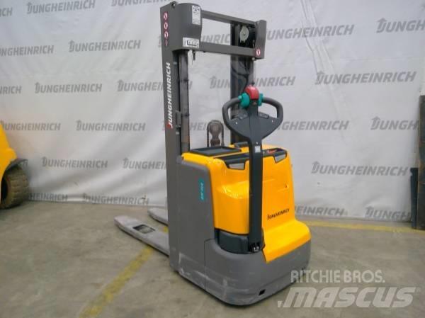 Jungheinrich EJC 214 Gyalogkíséretű targonca
