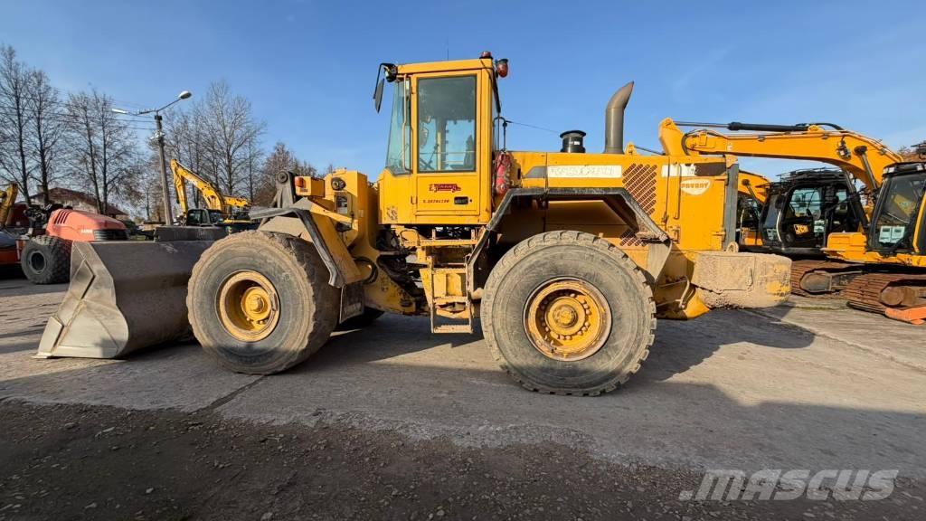 Volvo L 120 D Gumikerekes homlokrakodók