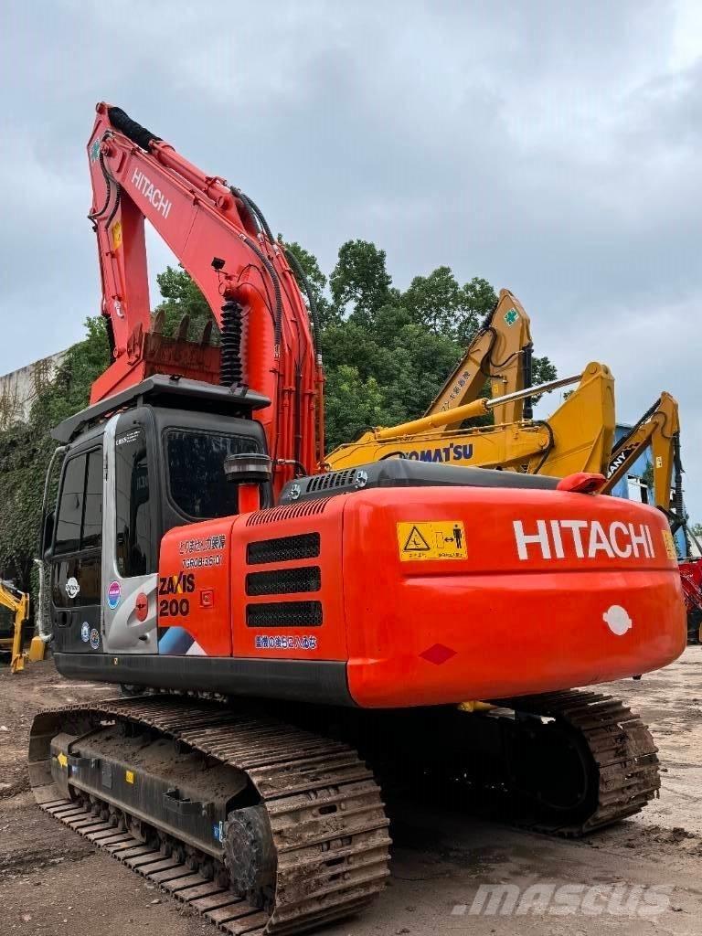 Hitachi ZX 200 Lánctalpas kotrók