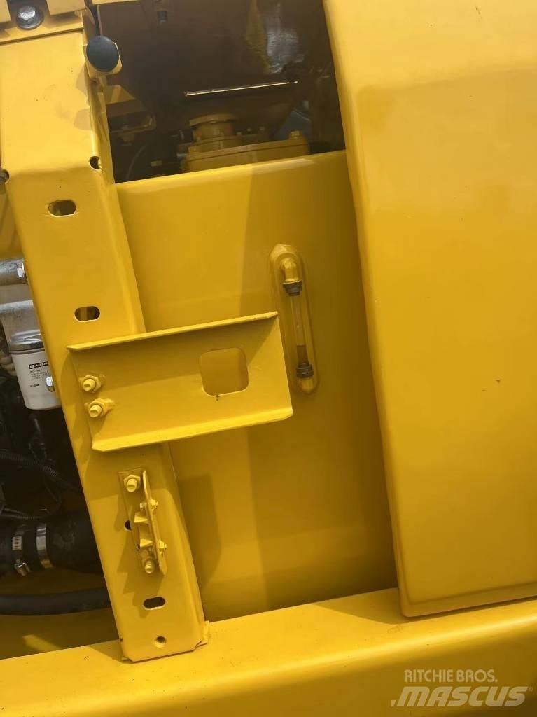 Komatsu PC 130 Közepes (midi) kotrók 7 t - 12 t