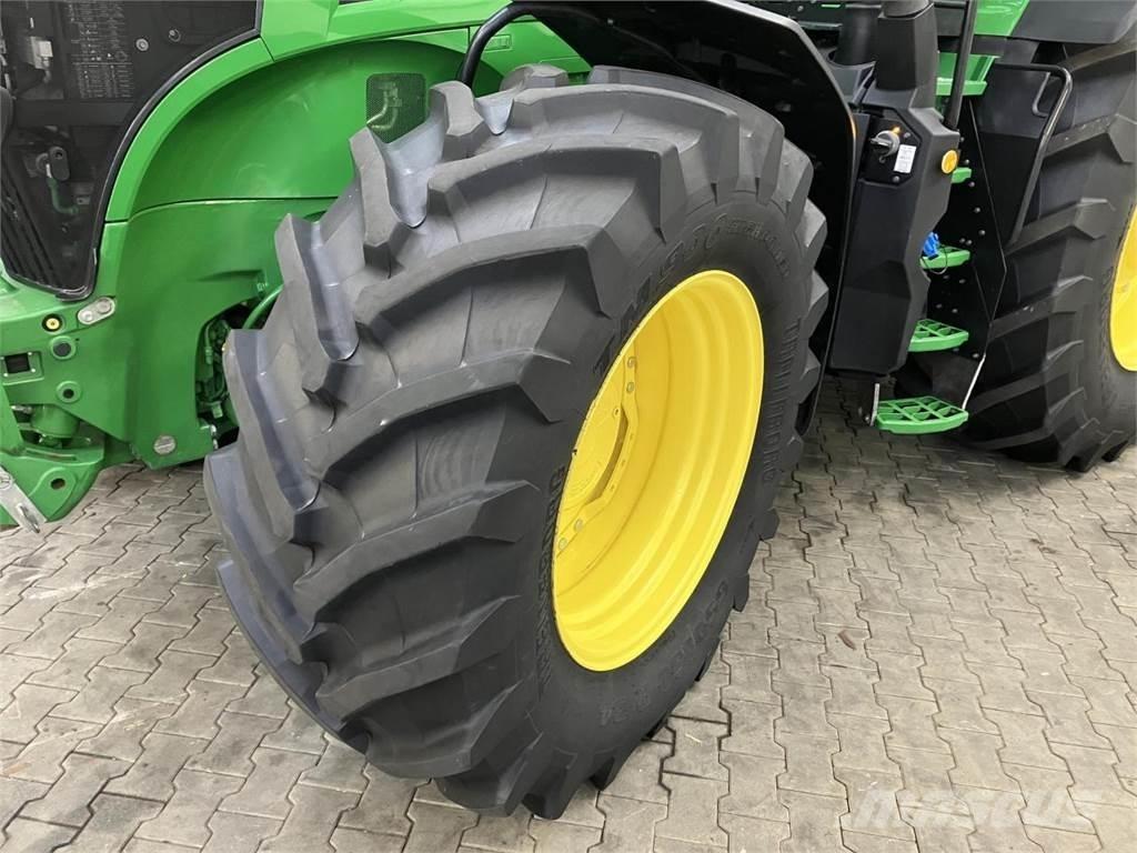 John Deere 7R 330 Traktorok