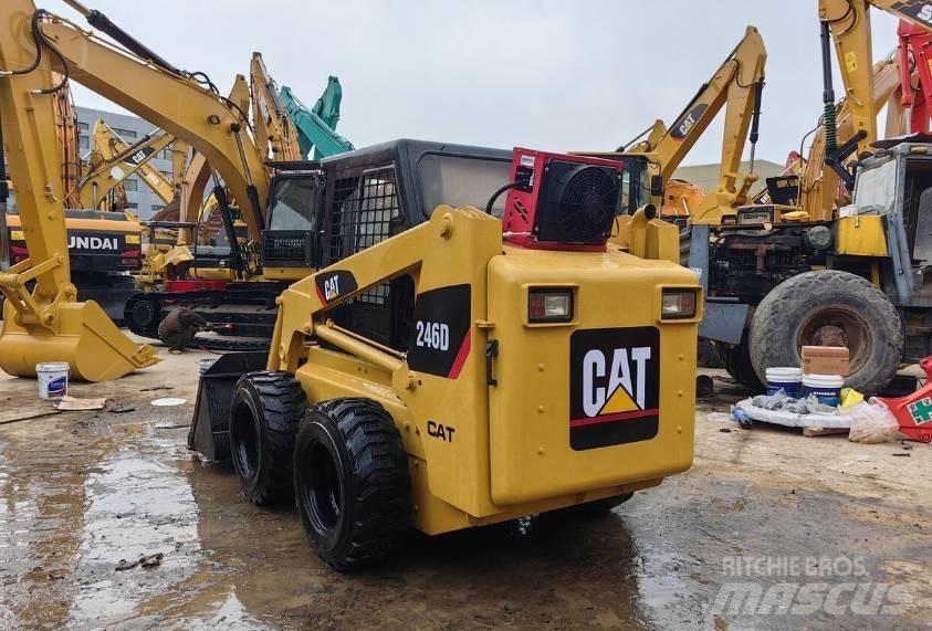 CAT 246D Kompaktrakodók
