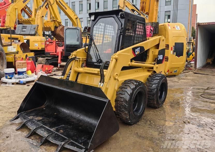 CAT 246D Kompaktrakodók