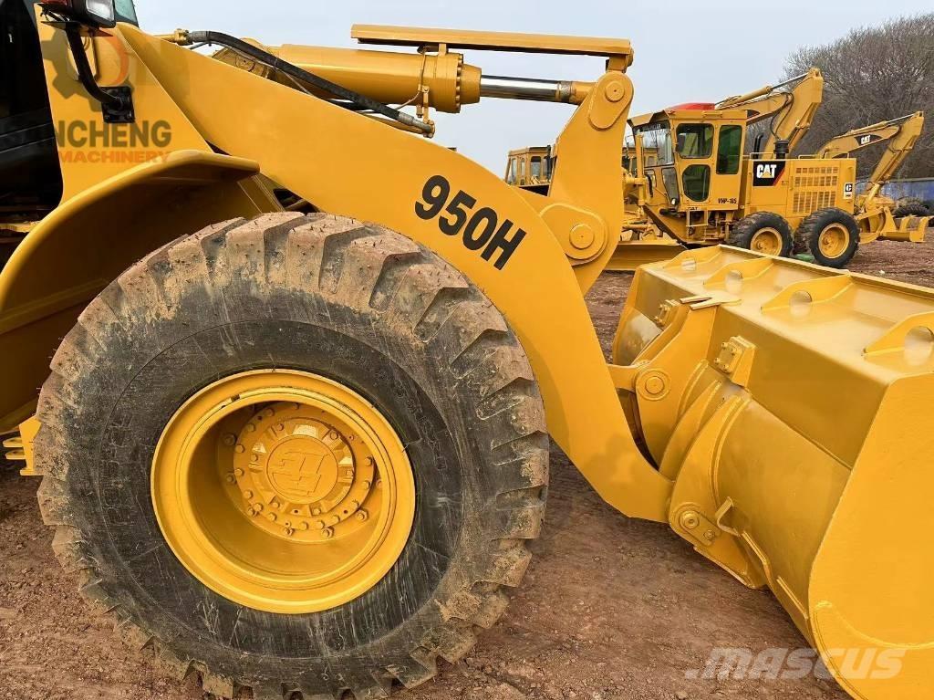 CAT 950H Gumikerekes homlokrakodók