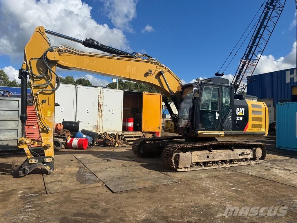 CAT 323 F L Lánctalpas kotrók