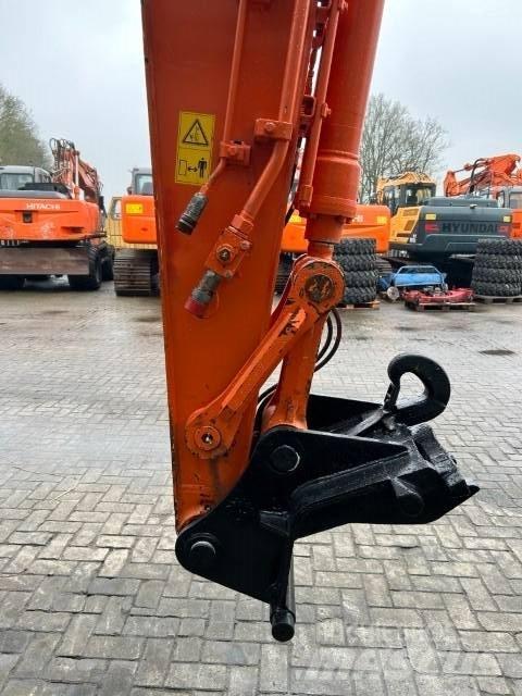 Hitachi ZX140W-5B Gumikerekes kotrók