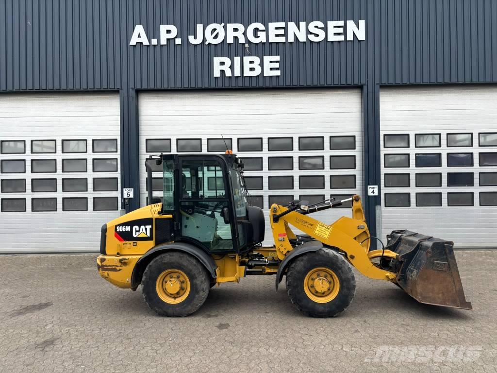 CAT 906 M Gumikerekes homlokrakodók
