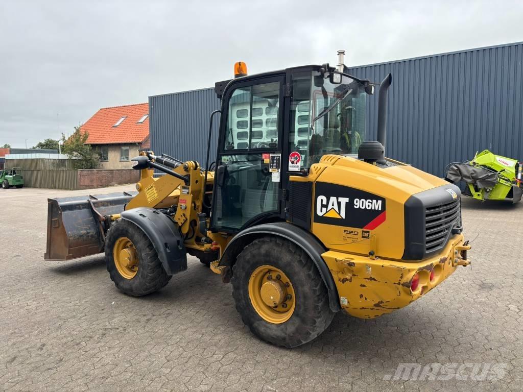 CAT 906 M Gumikerekes homlokrakodók