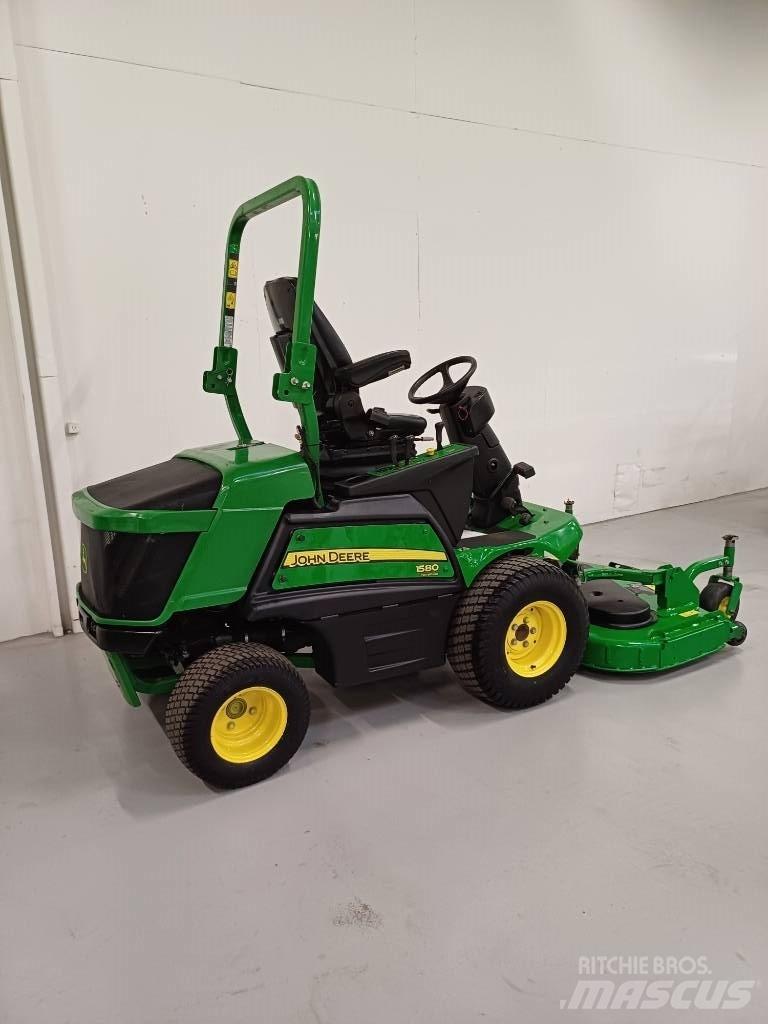 John Deere 1580 Ráülős fűnyírók