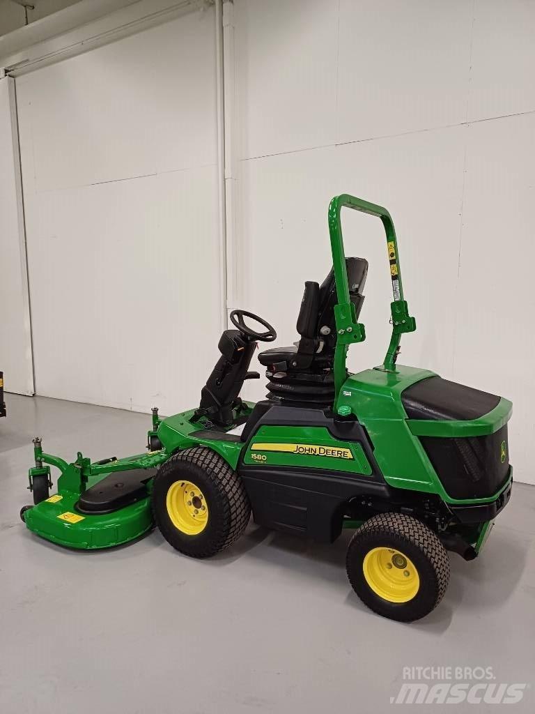 John Deere 1580 Ráülős fűnyírók