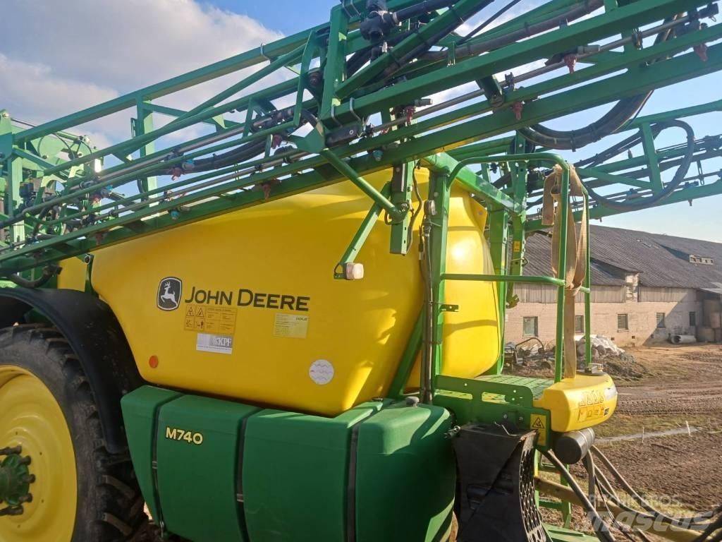 John Deere 740 Vontatott trágyaszórók