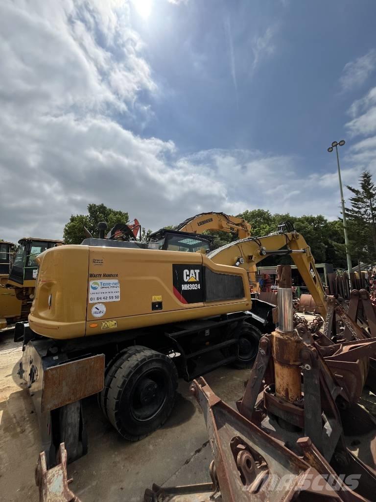 CAT MH 3022 Gumikerekes kotrók