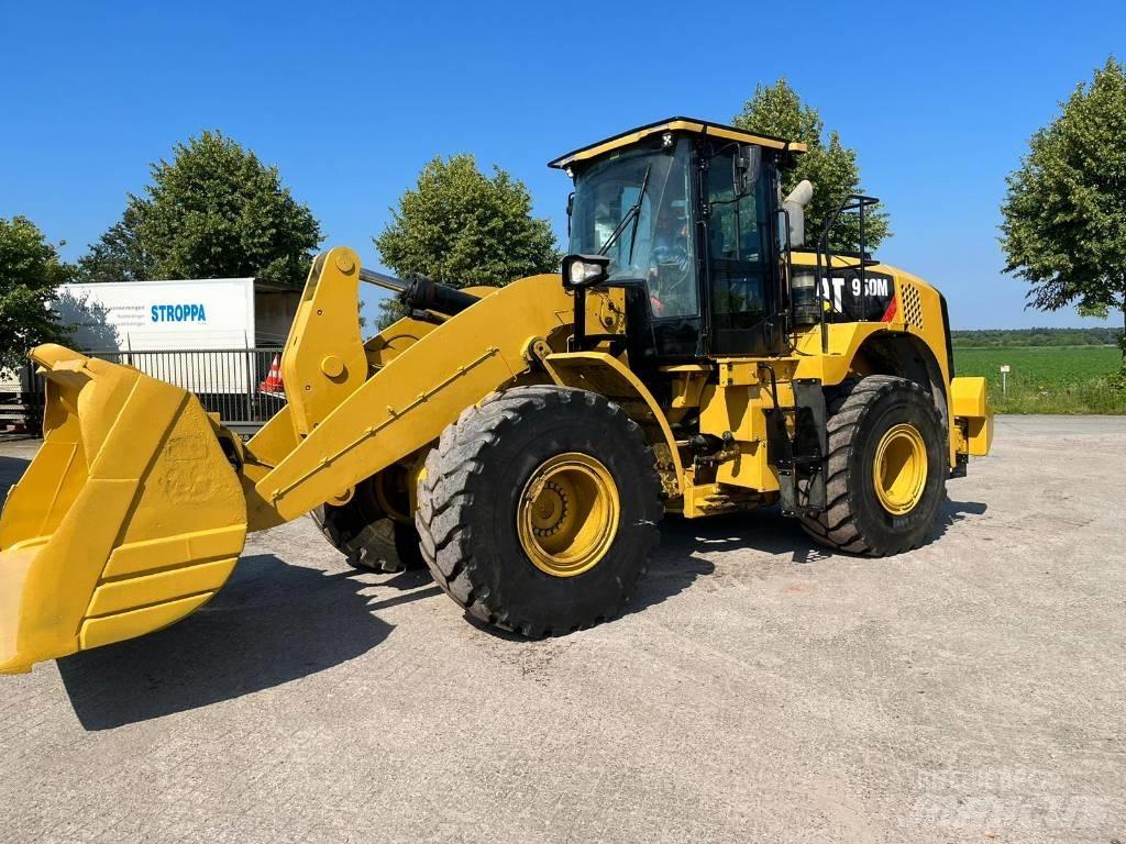 CAT 950M Gumikerekes homlokrakodók