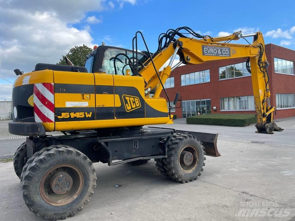 JCB JS 145 W Gumikerekes kotrók