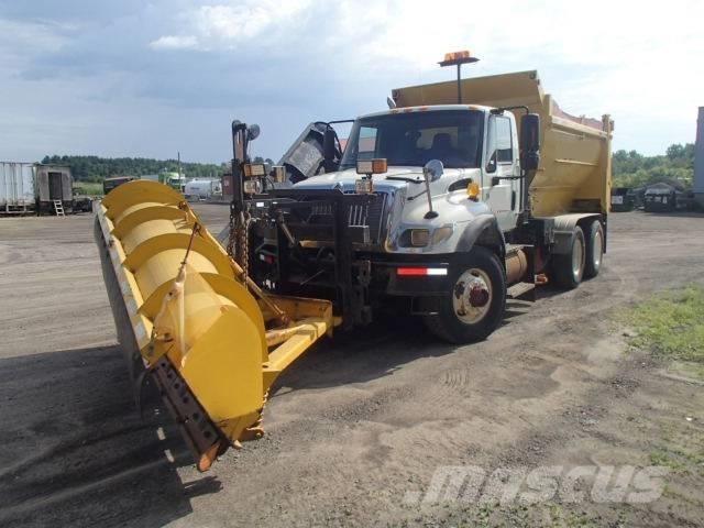 International 7400 Hóeltakarítók