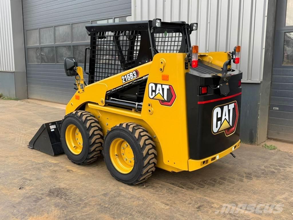 CAT 216B3 Gumikerekes homlokrakodók