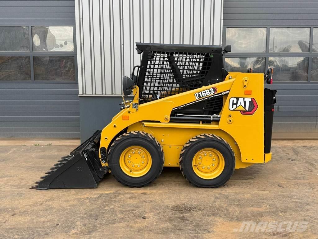 CAT 216B3 Gumikerekes homlokrakodók