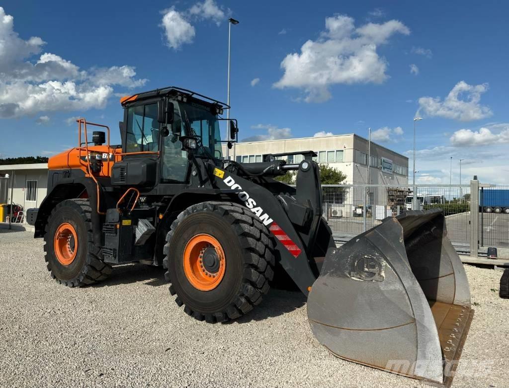 Doosan DL 380-7 Gumikerekes homlokrakodók