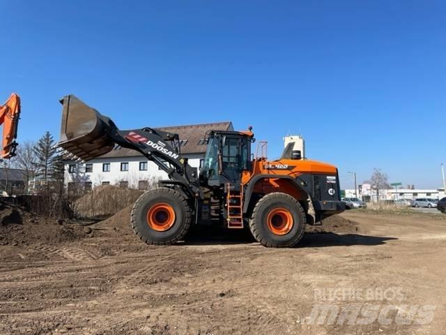 Doosan DL420 Gumikerekes homlokrakodók