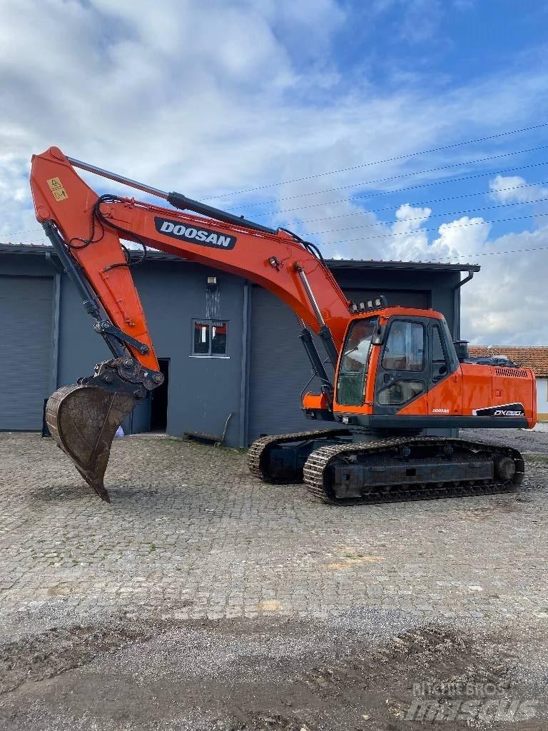 Doosan DX 220 NLC Lánctalpas kotrók