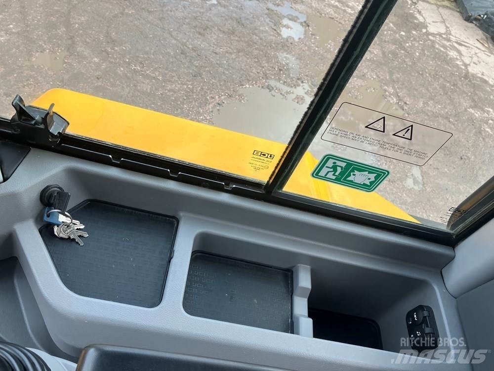 JCB 411 Gumikerekes homlokrakodók