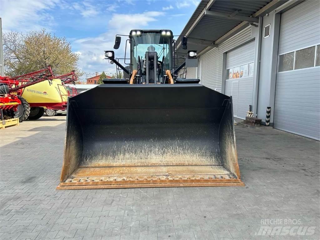 CASE CE 1021G Gumikerekes homlokrakodók