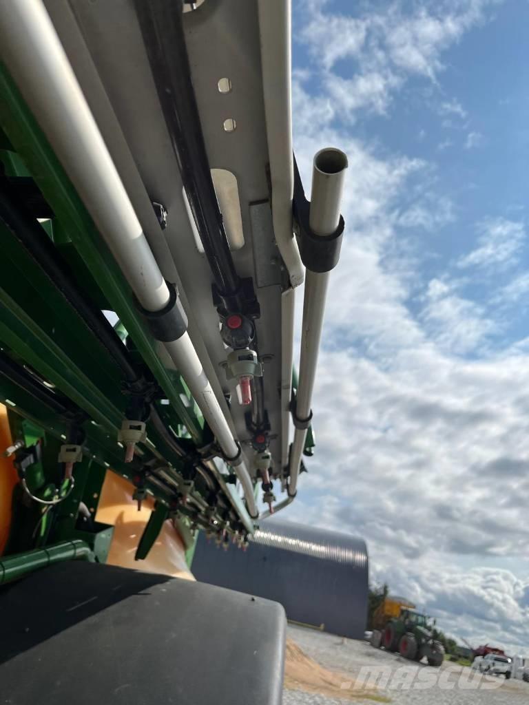 Amazone UX 4200 Vontatott trágyaszórók