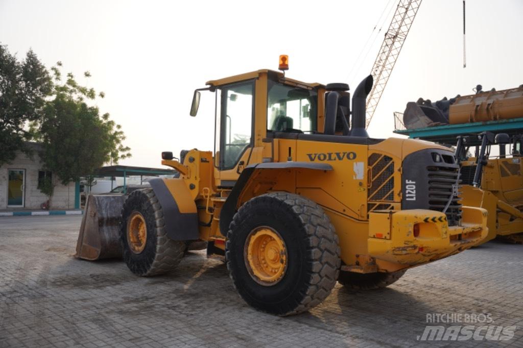 Volvo L 120 F Gumikerekes homlokrakodók