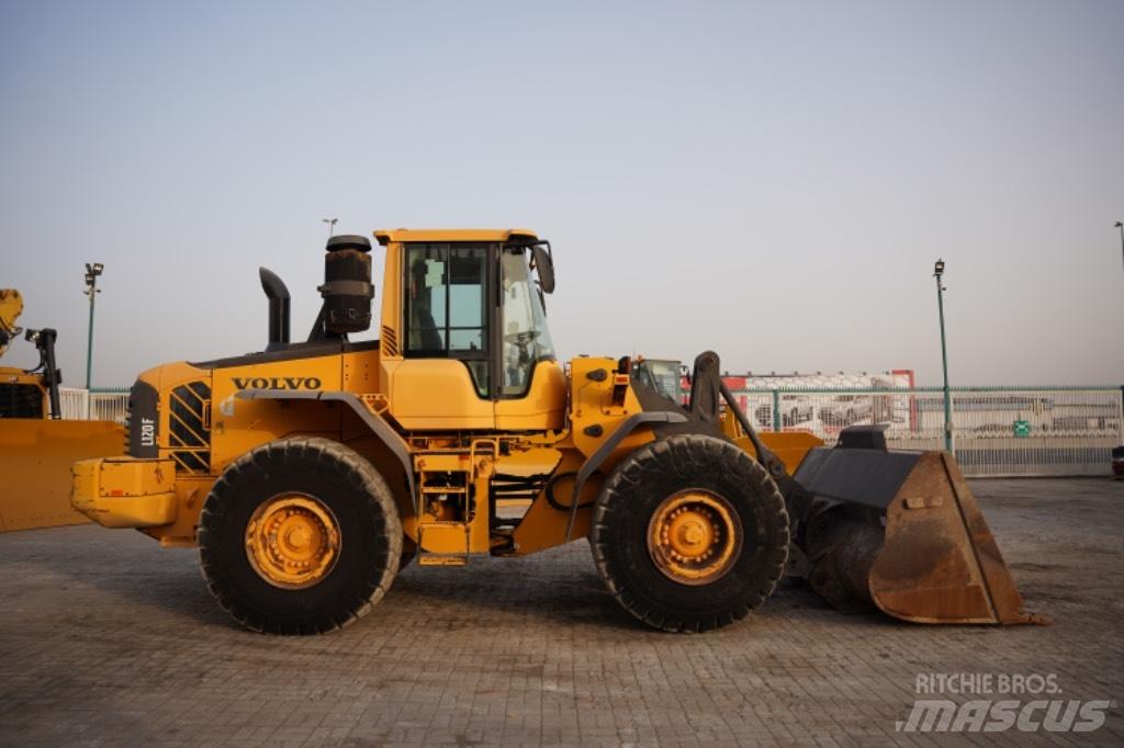 Volvo L 120 F Gumikerekes homlokrakodók